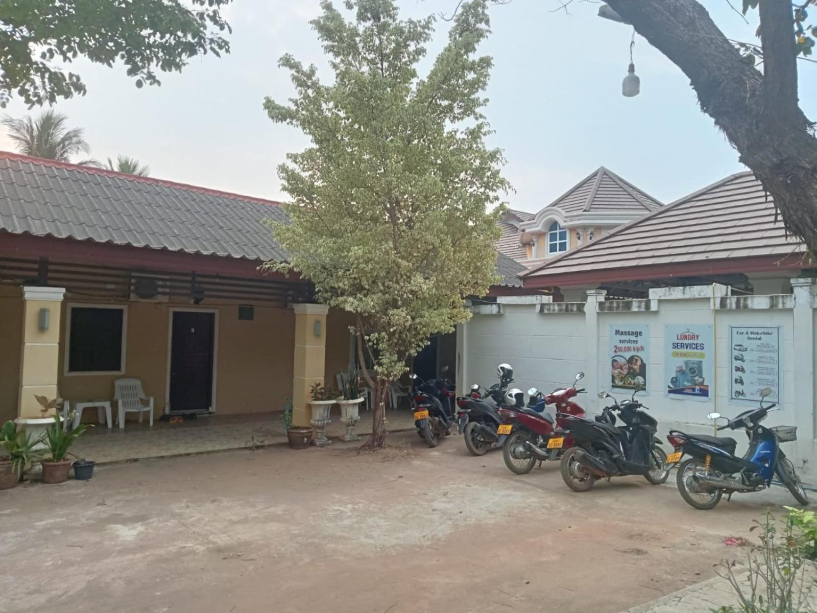 Erawan Guesthouse Pakse Exterior foto